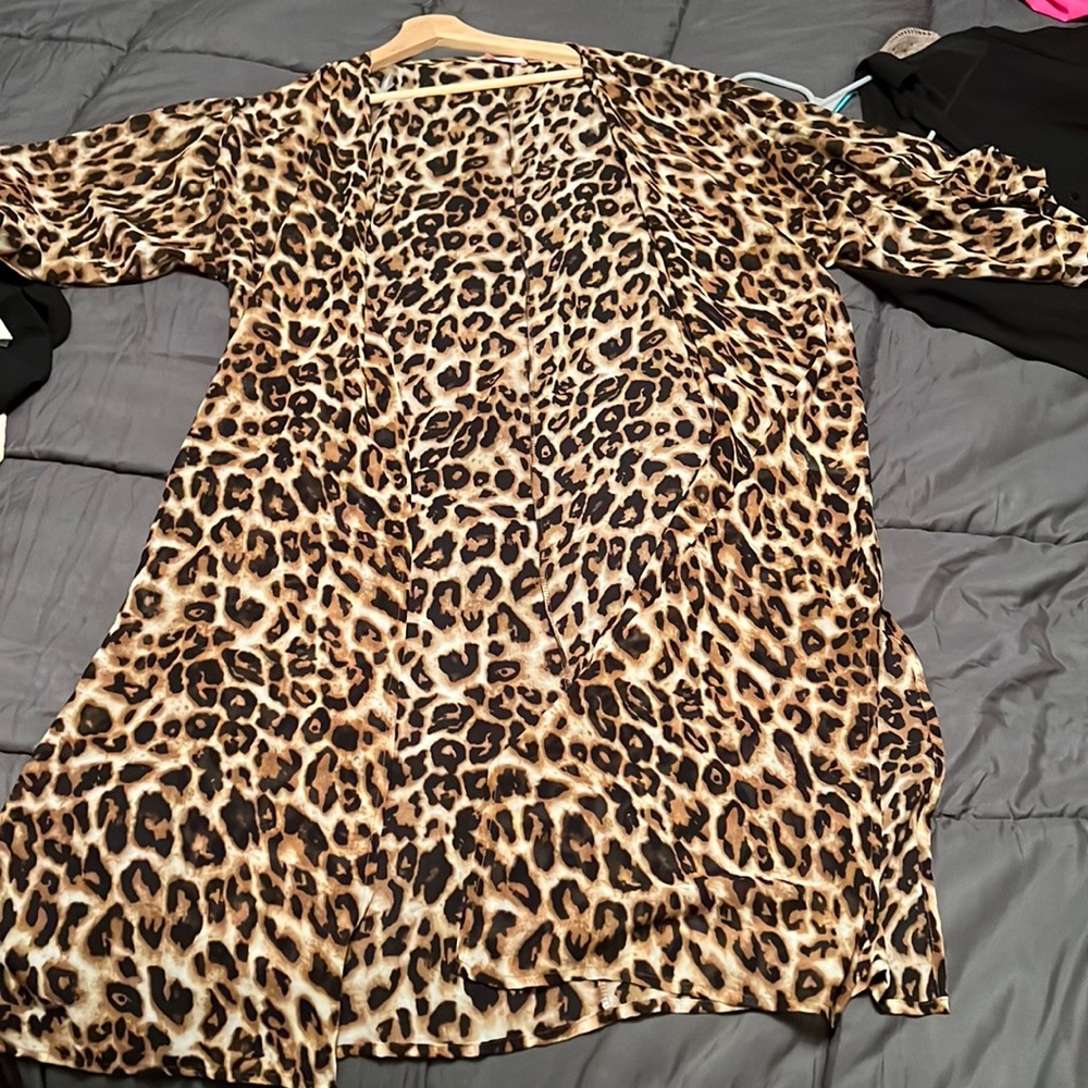 Pink Lily leopard kimono